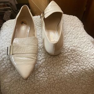 Women’s beautiful cream color, stylish flats